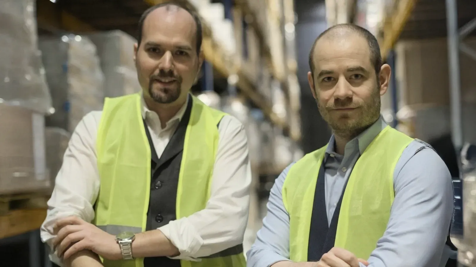 Felix Kogler und Michael Schnepf, Gründer von Systempilot, im Lager eines Kunden